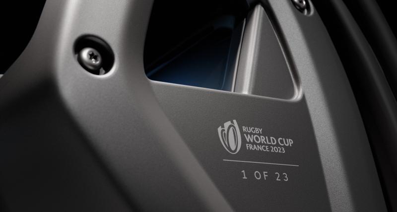 Land Rover fête l’ouverture de la Coupe du monde de rugby avec une édition spéciale du Defender - Land Rover Defender Rugby World Cup France 2023