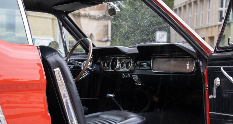 Cette Ford Mustang de 1965 est à vendre, elle a appartenu à Sylvester Stallone - Cette Ford Mustang de 1965 a appartenu à Sylvester Stallone.