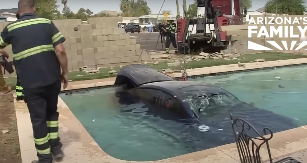 VIDEO - La Tesla fait une embardée, elle termine sa course dans une piscine