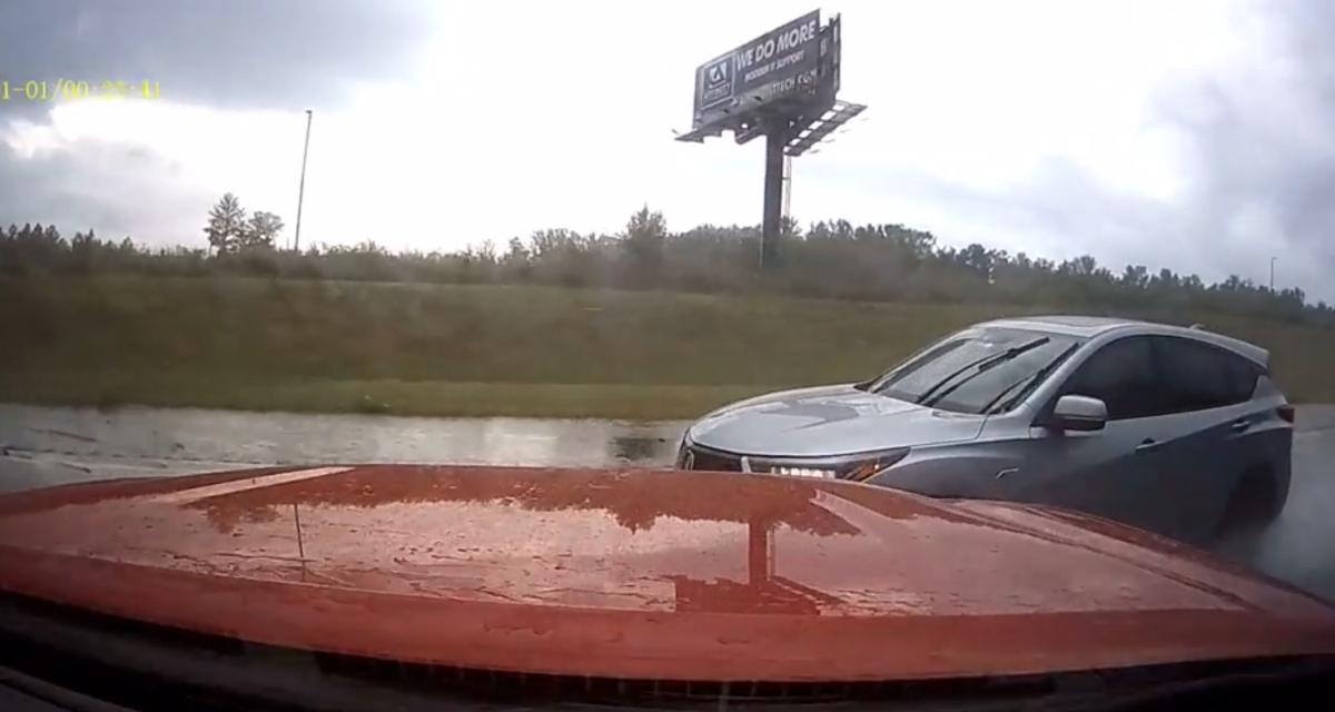 VIDEO - Il se fait percuter par l'arrière sur l'autoroute, le début d'une très mauvaise journée...