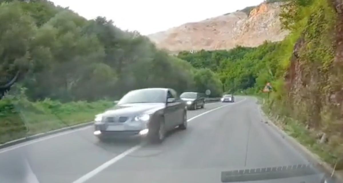 VIDEO - Il double dans un virage, sur une ligne continue, l'accident était tout proche !