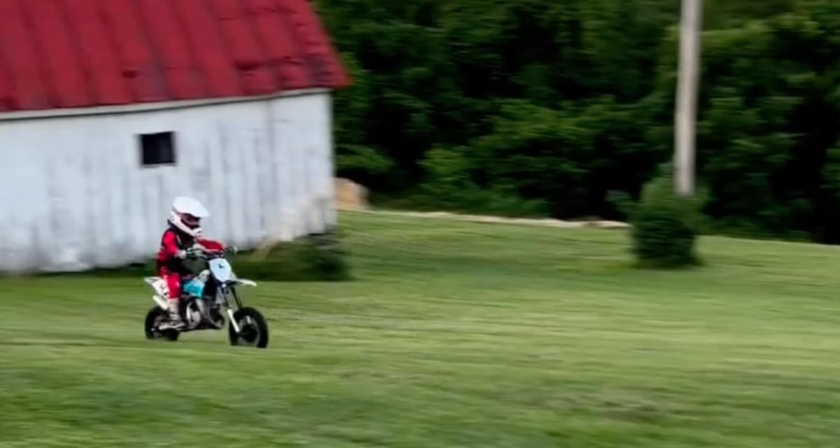 VIDEO - Quand des grands-parents réalisent que le fait d'acheter une motocross à leur petit-fils de 6 ans n'était pas une si bonne idée