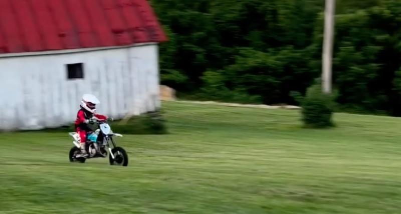  - VIDEO - Quand des grands-parents réalisent que le fait d’acheter une motocross à leur petit-fils de 6 ans n’était pas une si bonne idée
