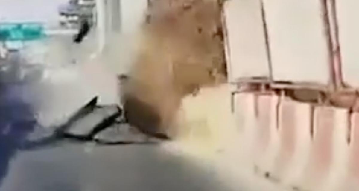 VIDEO - Un bout du pont en construction s'effondre, cet automobiliste évite de peu les débris