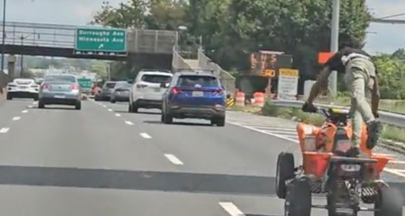  - VIDEO - Ce quad fait le show sur l'autoroute, au détriment de toutes les règles de sécurité