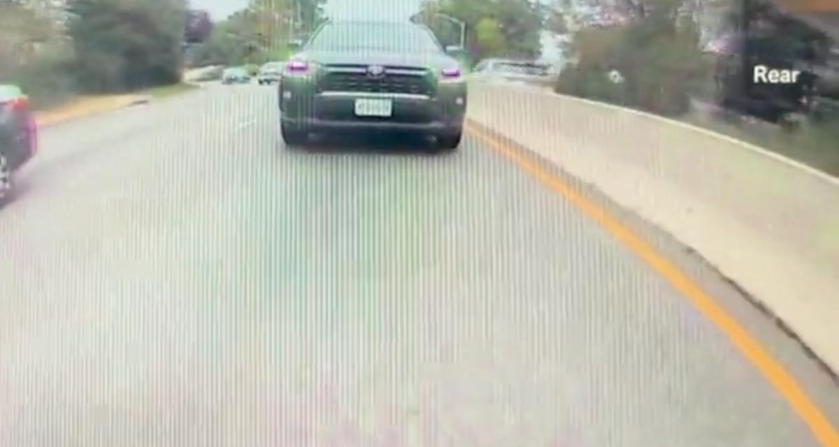 VIDEO - Ce conducteur fait le forcing pour doubler, il fait bien comprendre son mécontentement