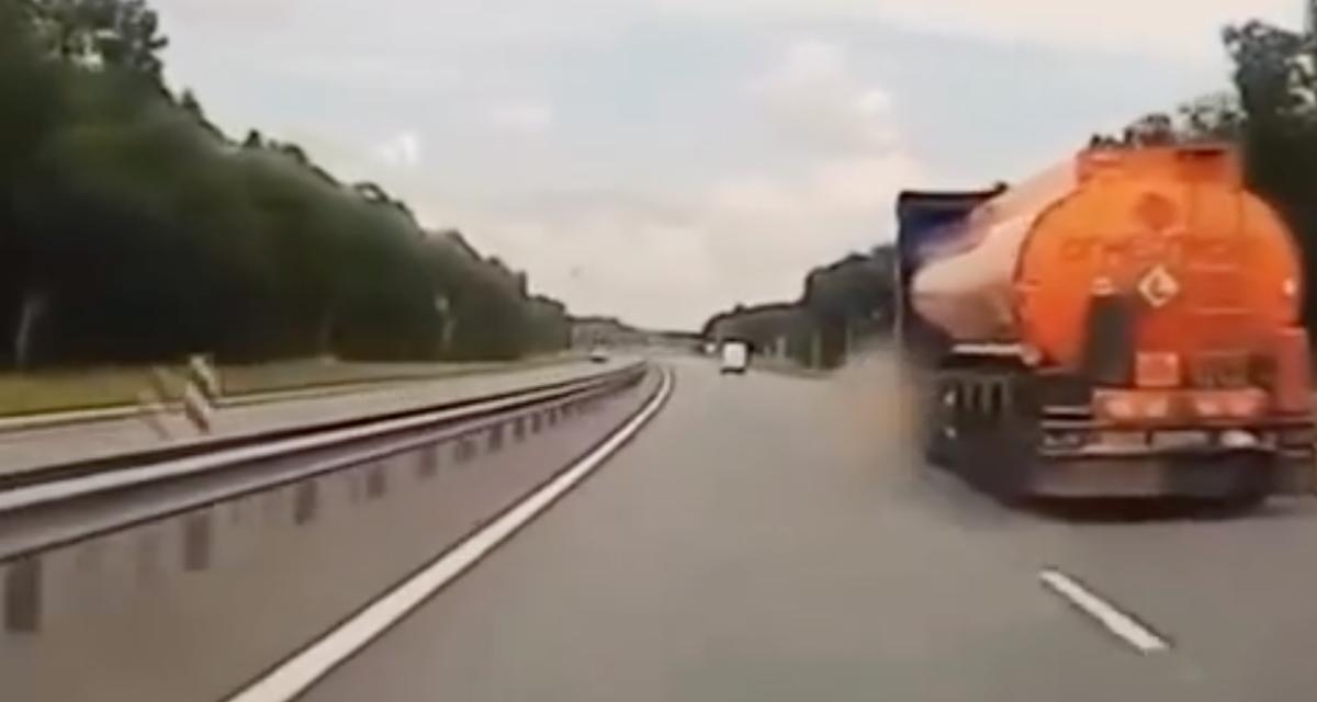 Le pneu du camion-citerne explose sur l'autoroute, son conducteur maîtrise parfaitement la situation