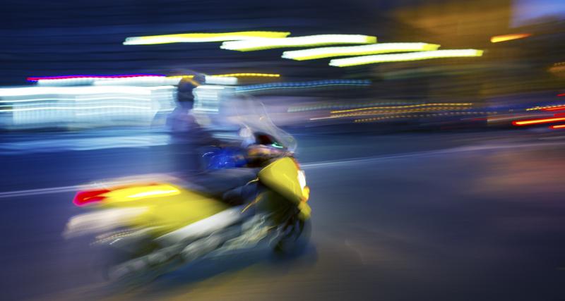  - Rodéo urbain à moto, le motard a tout tenté pour échapper à la police