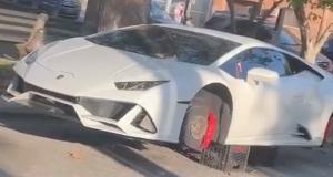 Cette Lamborghini se fait voler ses pneus, elle repose maintenant sur des caisses de lait
