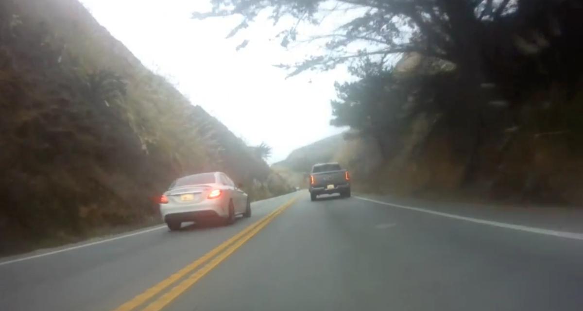 VIDEO - Ce chauffard prend tous les risques pour doubler quelques voitures
