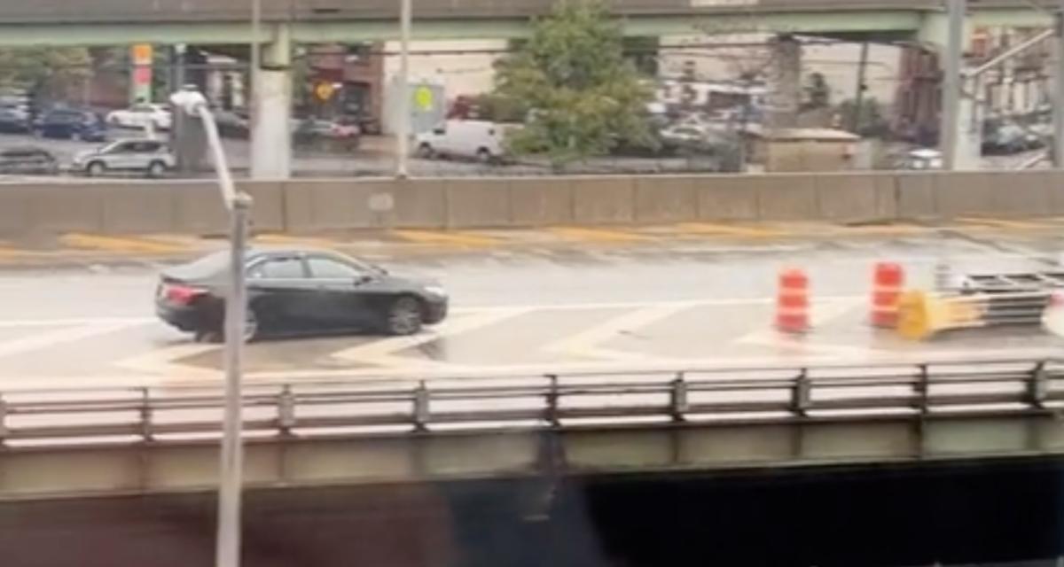 VIDEO - Il rate sa sortie d'autoroute, pas de problème, la marche arrière existe