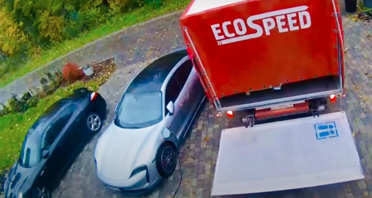 VIDEO - Accrochage malheureux : une livraison tourne au cauchemar pour une Porsche Taycan