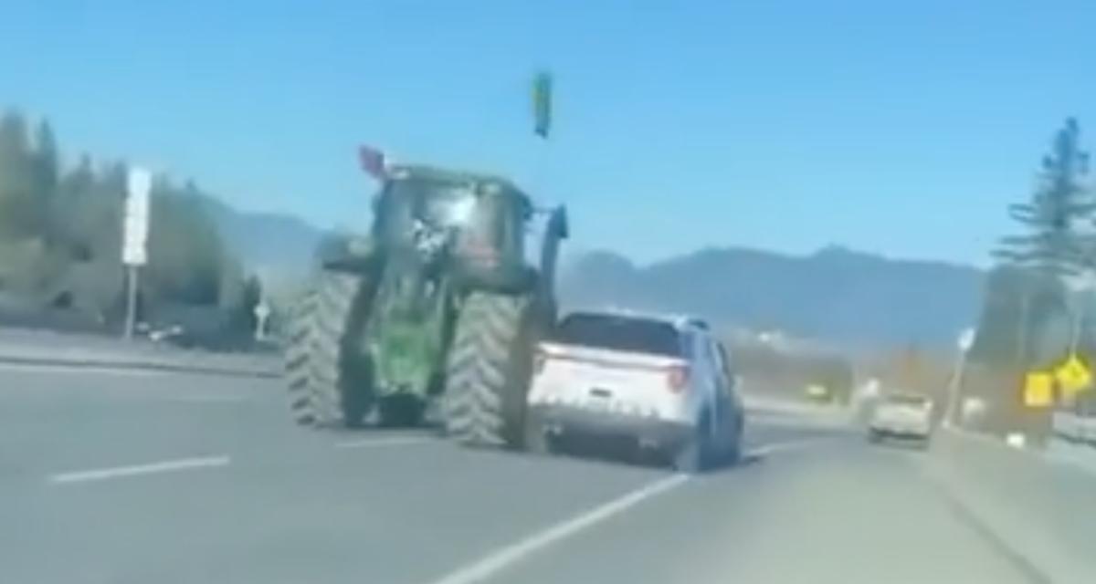 VIDEO - Course-poursuite avec un tracteur, la police y met un terme avec une manoeuvre spectaculaire