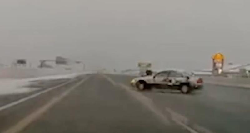  - VIDEO - Cet automobiliste a tout le mal du monde à conduire sous la pluie