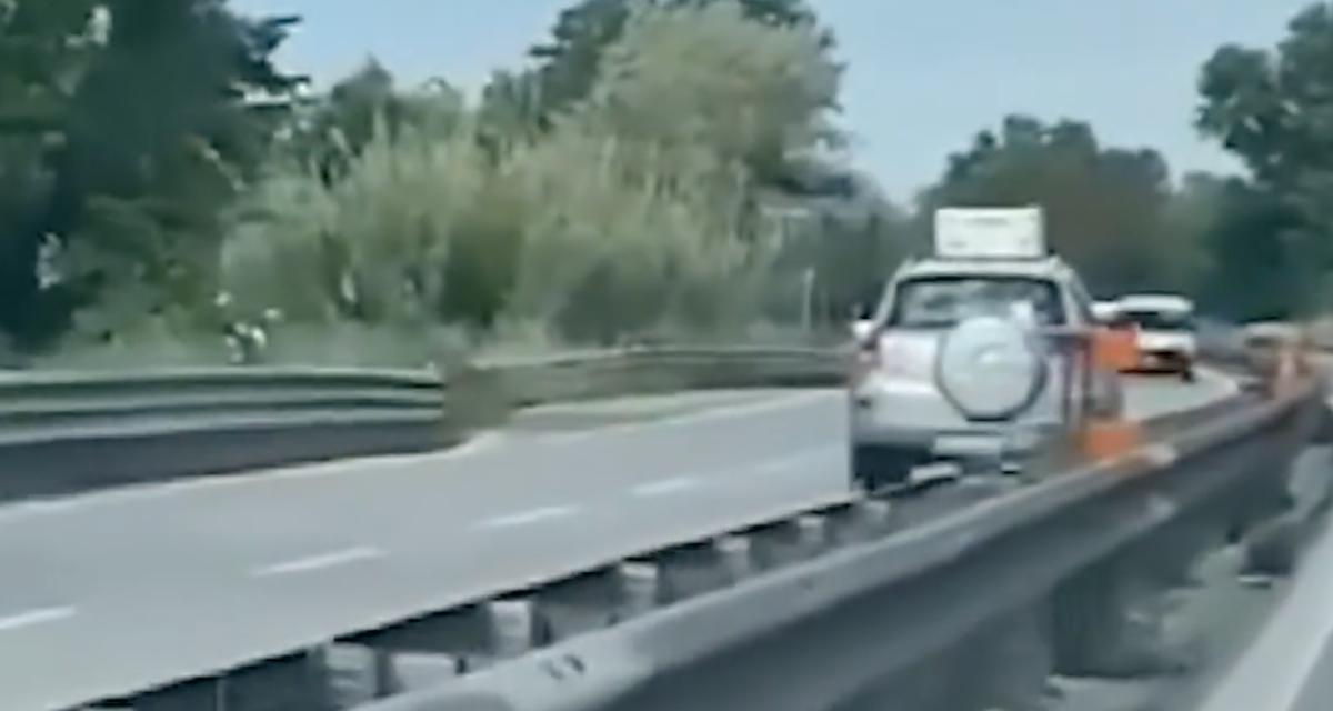 VIDEO - Ce SUV roule à contresens, il sème une sacrée pagaille