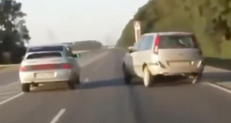  - VIDEO - Un petit coup de volant a suffi pour faire perdre le contrôle à cet automobiliste