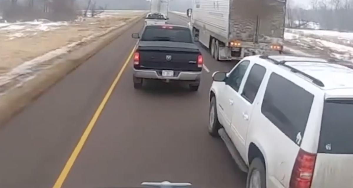 VIDEO - Le SUV coupe la route d'un poids lourd, il termine logiquement dans le fossé !