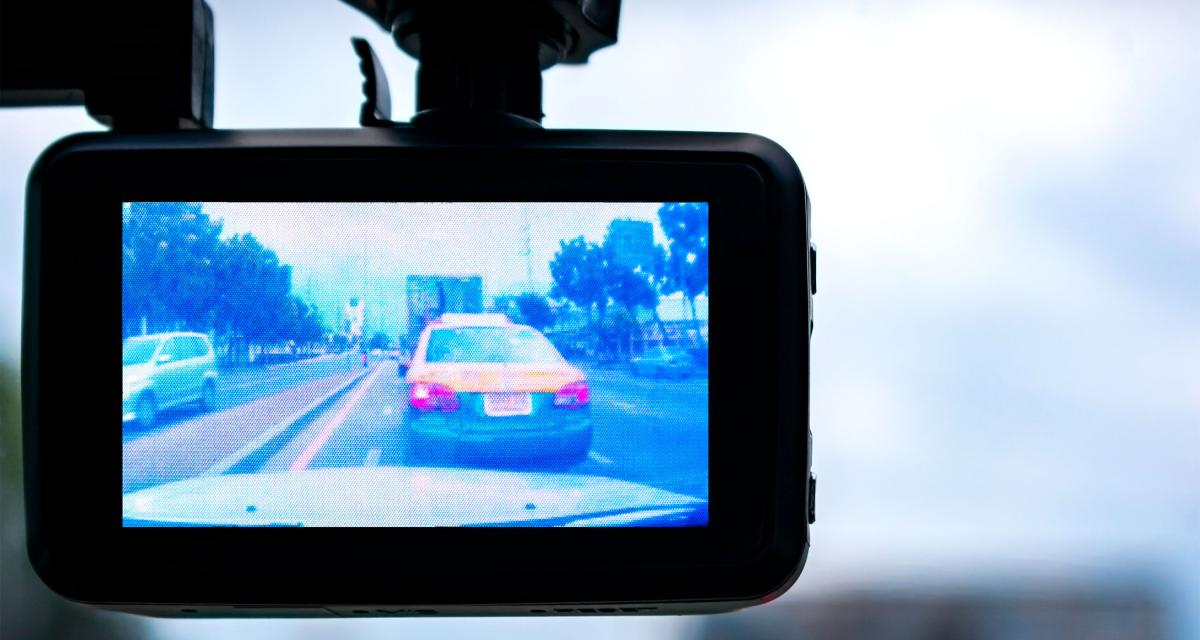 Interpellé après un accident de la route, cet Australien est sanctionné pour 48 infractions grâce aux rushs de sa dashcam