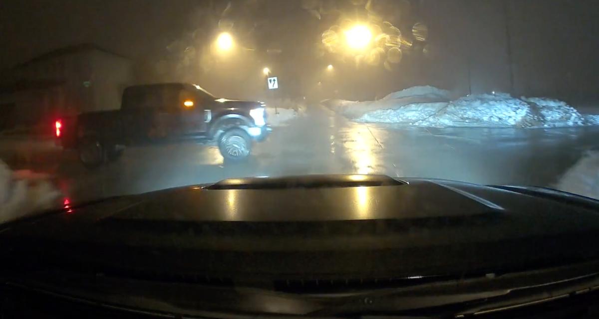 VIDEO - Le pick-up grille la priorité, il prétend que la neige a gêné sa visibilité