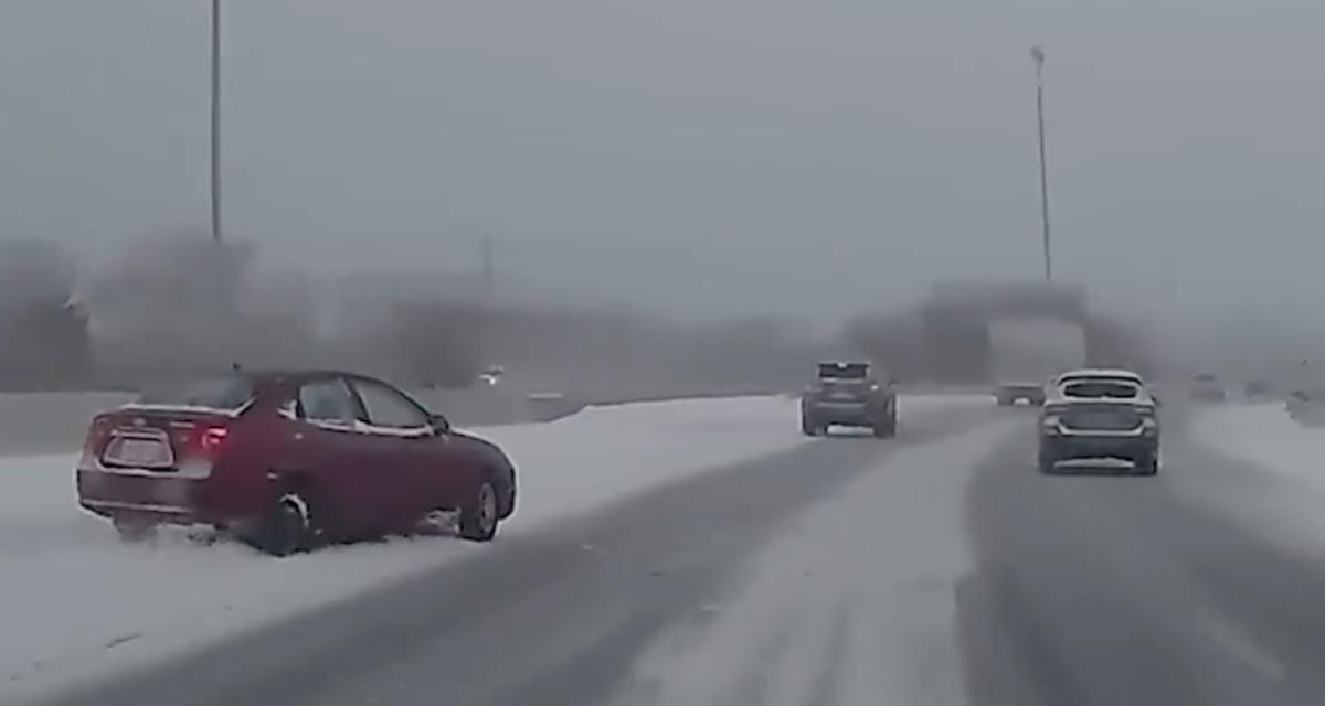 VIDEO - Cette automobiliste a tout le mal du monde à rouler droit sur la neige