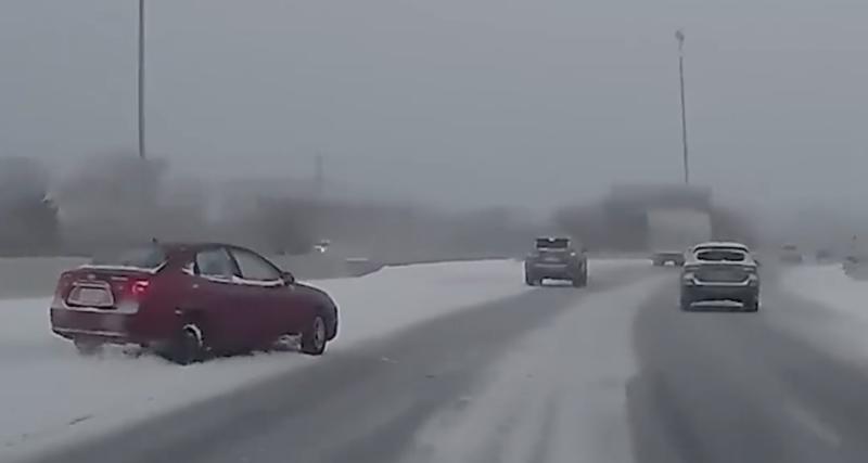  - VIDEO - Cette automobiliste a tout le mal du monde à rouler droit sur la neige