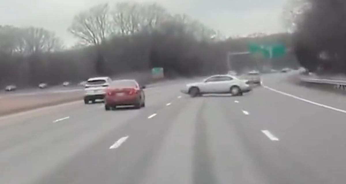 VIDEO - Il perd tout seul le contrôle sur l'autoroute, grosse frayeur pour cet automobiliste