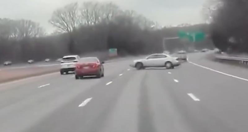  - VIDEO - Il perd tout seul le contrôle sur l'autoroute, grosse frayeur pour cet automobiliste