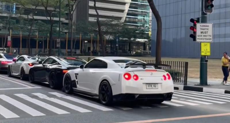  - VIDEO - Quand un convoi de Nissan Z joue aux dominos au milieu d’une intersection