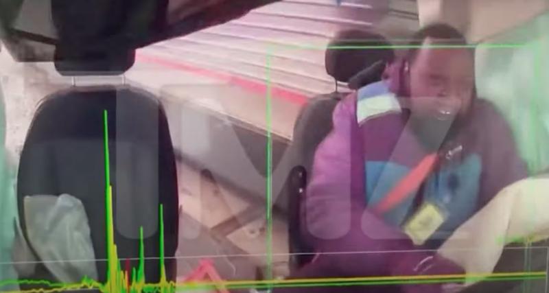 - VIDEO - Ce fourgon Amazon se fait couper en deux par un train, le livreur s’en sort miraculeusement indemne