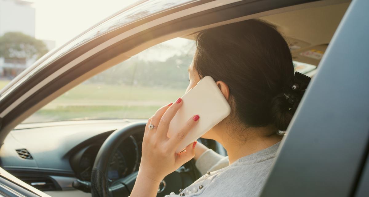 L’automobiliste roulait sans permis depuis 4 ans, elle conduisait avec le téléphone à la main