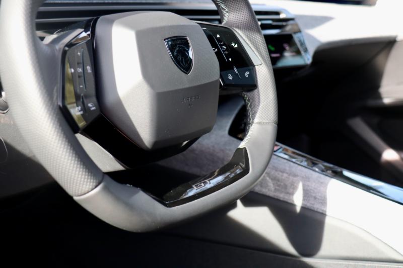  - Peugeot e-3008 (2024) | Les photos du SUV compact électrique à l'essai