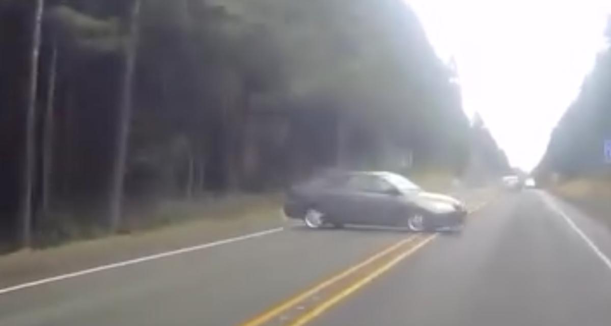 VIDEO - Une voiture perd le contrôle à pleine allure face à lui, ses réflexes lui sauvent la vie !
