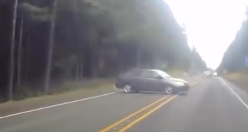  - VIDEO - Une voiture perd le contrôle à pleine allure face à lui, ses réflexes lui sauvent la vie !