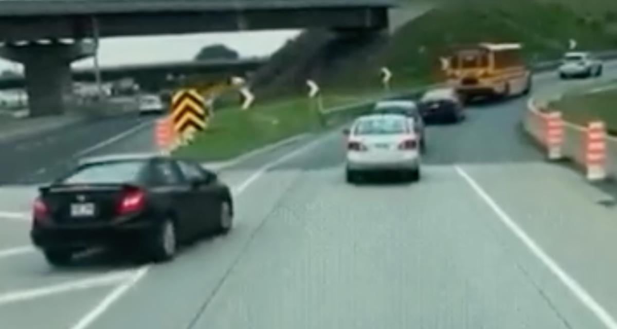 VIDEO - Il prend la sortie d'autoroute au dernier moment, pas de chance pour lui, la police a tout vu