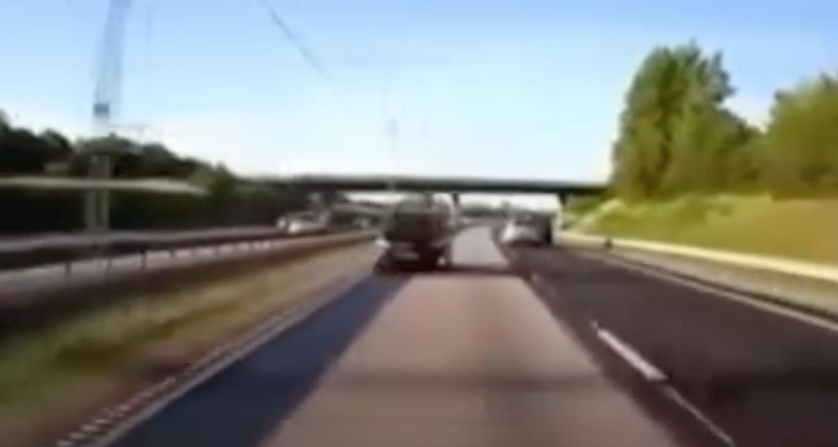 VIDEO - Un chauffard déboule à pleine allure en contresens, énorme frayeur sur l'autoroute !