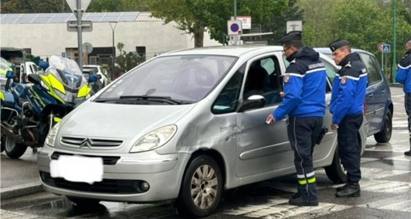 Salon de Genève 2018 - L’automobiliste donne une fausse identité aux gendarmes lors de son contrôle, il roulait sans permis de conduire