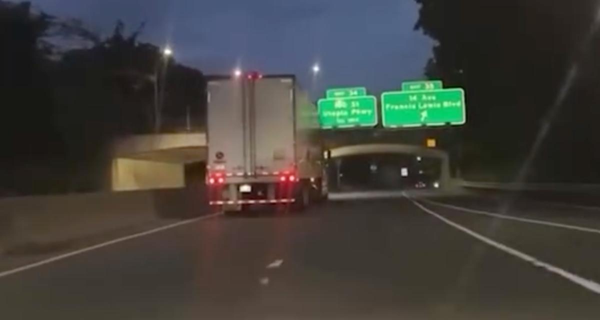 L'auteur de cette vidéo prédit l'accrochage du camion, il a le compas dans l'oeil !