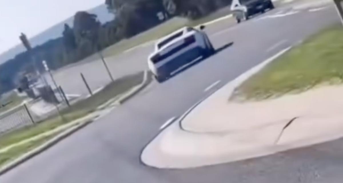 VIDEO - Cette Lamborghini Gallardo prend la confiance en sortie de rond-point, mauvaise idée...