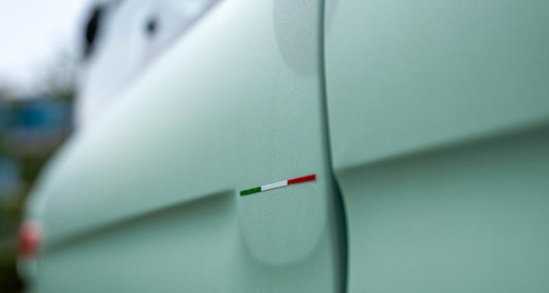  - Saisie de 134 Fiat Topolino en Italie à cause d'un drapeau