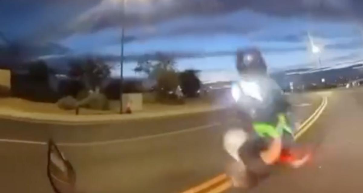 VIDEO - Ce motard tente un burn, c'est un échec cuisant !