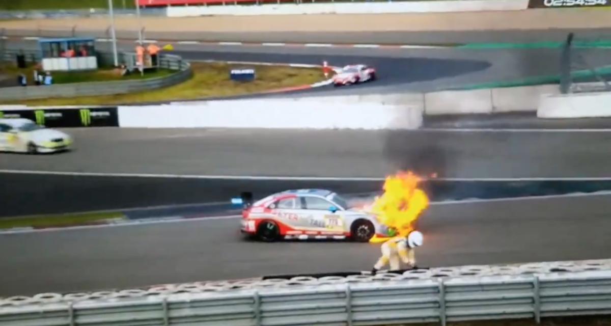VIDEO - Sa voiture brûle aux 24 heures du Nürburgring, sa réaction est à mourir de rire