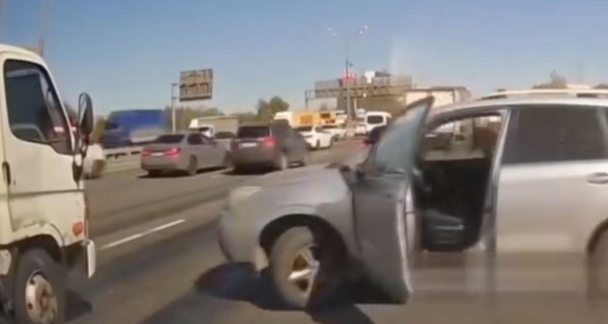 VIDEO - Cet automobiliste veut régler ses comptes, problème, il oublie de mettre son frein à main