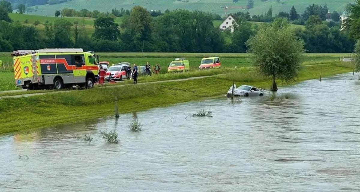 Le conducteur de 23 ans envoie sa Porsche 911 dans une rivière suisse