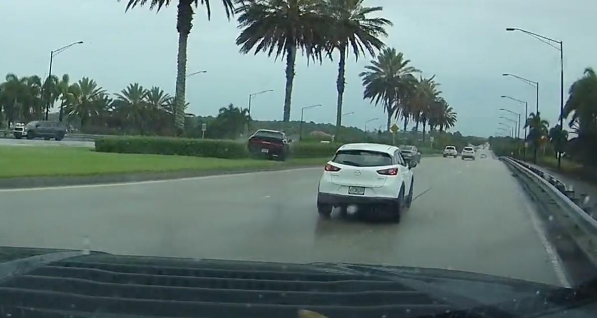 VIDEO - Sous la pluie, ce Dodge Challenger part dans les buissons