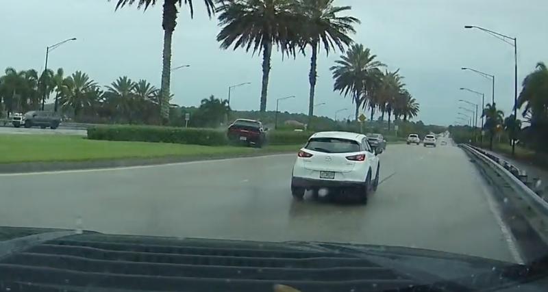  - VIDEO - Sous la pluie, ce Dodge Challenger part dans les buissons