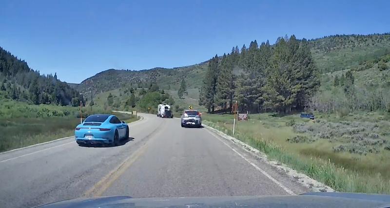  - VIDEO - Le conducteur de cette Porsche est très pressé, il prend beaucoup trop de risques