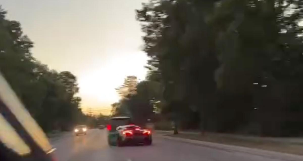 VIDEO - Le conducteur de cette McLaren fait preuve d'excellents réflexes à très vive allure !