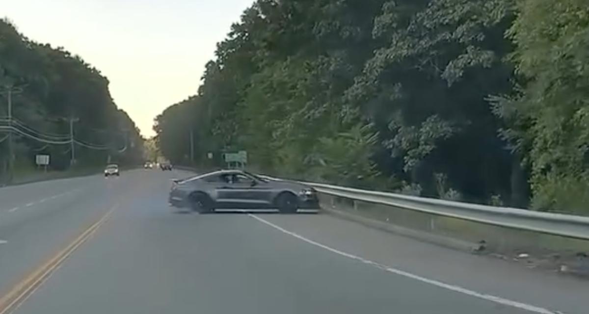 VIDEO - La Mustang est fidèle à sa réputation, elle perd le contrôle bêtement dans un virage