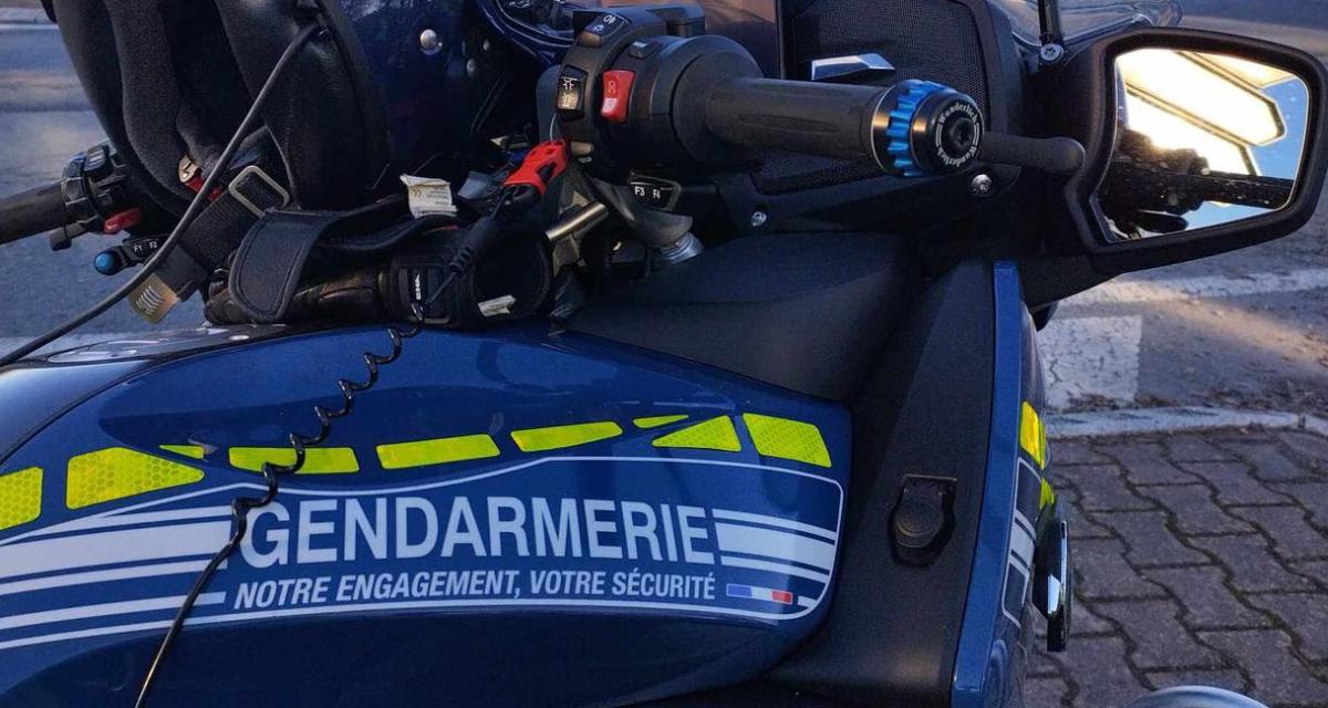 La tête ailleurs à 110 km/h dans un village de la Creuse, les gendarmes lui donnent un permis de marcher