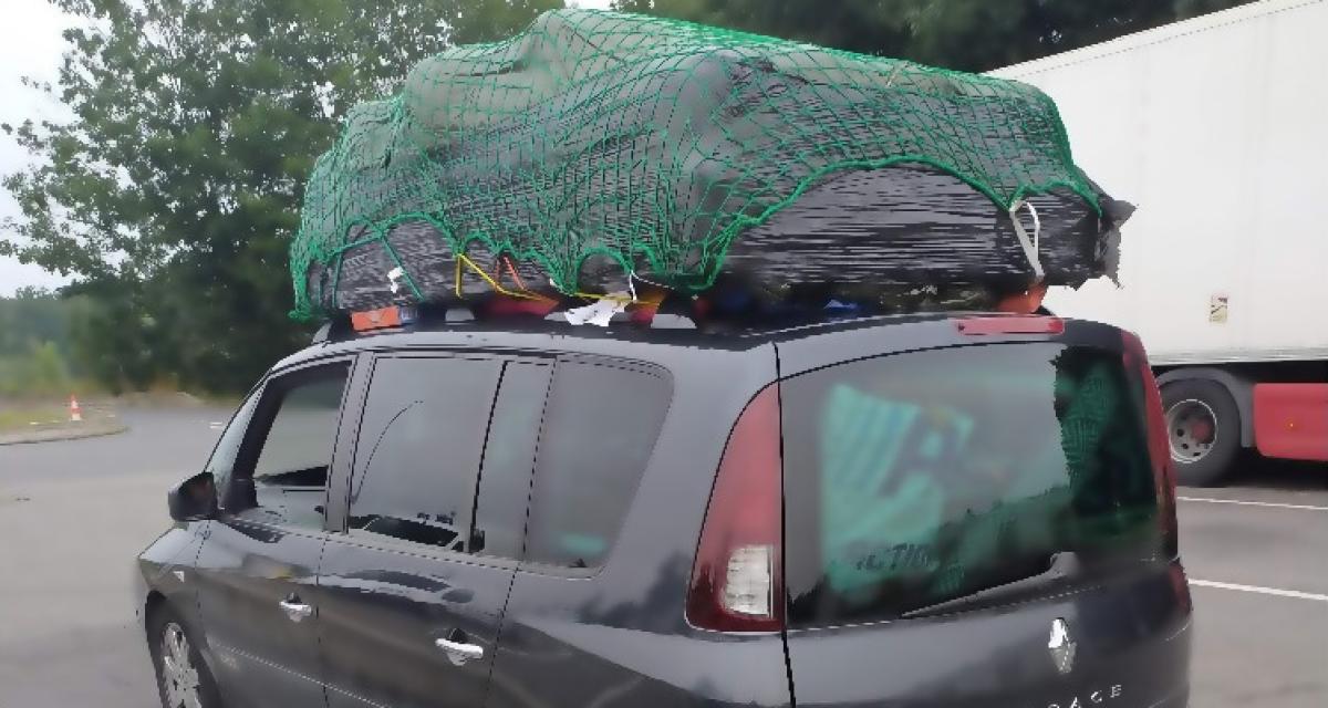 Ce Renault Espace stoppé avec une surcharge impressionnante, les gendarmes n'en reviennent pas